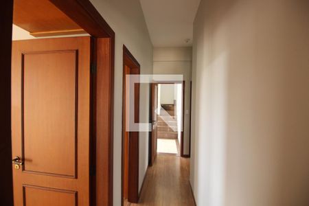 Apartamento à venda com 230m², 4 quartos e 3 vagasCorredor 