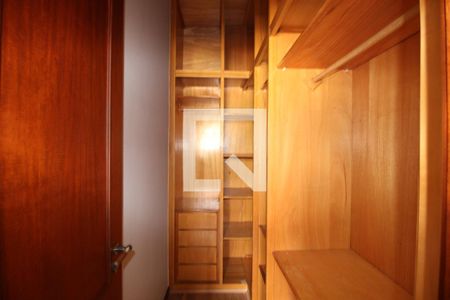 Apartamento à venda com 230m², 4 quartos e 3 vagasCloset 