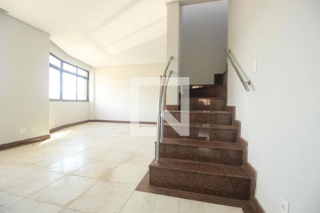 Apartamento à venda com 230m², 4 quartos e 3 vagasEscadas 
