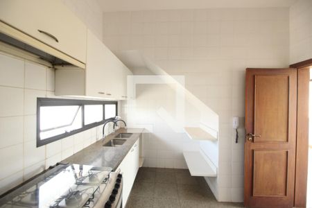 Apartamento à venda com 230m², 4 quartos e 3 vagasCozinha 