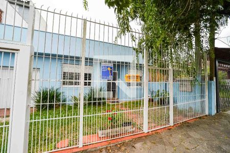 Casa à venda com 150m², 3 quartos e 2 vagas Casa à venda com 150m², 3 quartos e 2 vagasFachada