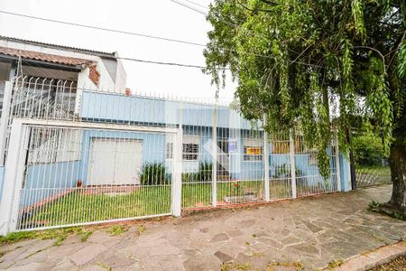 Casa à venda com 150m², 3 quartos e 2 vagas Casa à venda com 150m², 3 quartos e 2 vagasFachada