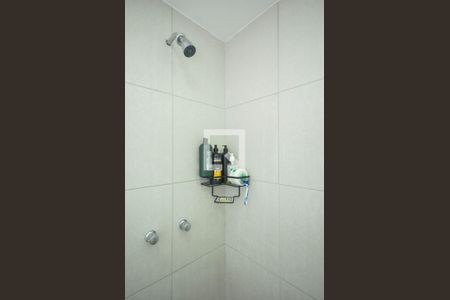 Apartamento para alugar com 69m², 2 quartos e 2 vagasChuveiro do Banheiro da Suíte