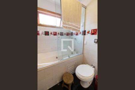 Casa à venda com 500m², 4 quartos e 4 vagasBanheiro da Suíte 2