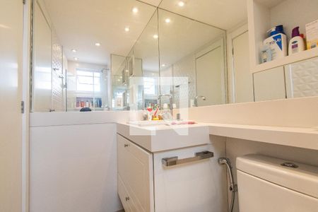 Apartamento à venda com 73m², 2 quartos e 2 vagasBanheiro da Suíte