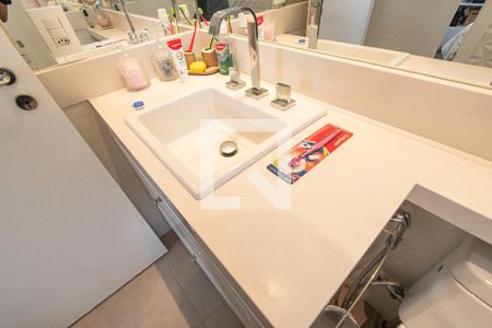 Apartamento à venda com 73m², 2 quartos e 2 vagasBanheiro da Suíte