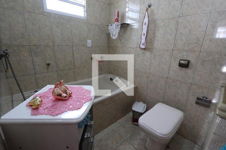 Casa à venda com 242m², 2 quartos e 4 vagasBanheiro da Suíte