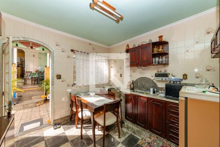 Casa à venda com 170m², 5 quartos e 4 vagas Casa à venda com 170m², 5 quartos e 4 vagasCozinha