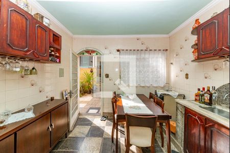 Casa à venda com 170m², 5 quartos e 4 vagas Casa à venda com 170m², 5 quartos e 4 vagasCozinha