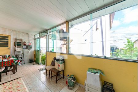 Casa à venda com 170m², 5 quartos e 4 vagas Casa à venda com 170m², 5 quartos e 4 vagasVaranda 2