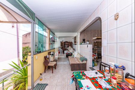 Casa à venda com 170m², 5 quartos e 4 vagas Casa à venda com 170m², 5 quartos e 4 vagasVaranda 2