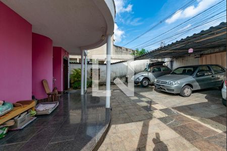 Casa à venda com 170m², 5 quartos e 4 vagas Casa à venda com 170m², 5 quartos e 4 vagasGaragem