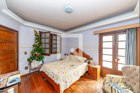 Casa à venda com 170m², 5 quartos e 4 vagas Casa à venda com 170m², 5 quartos e 4 vagasSuíte