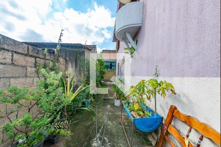 Casa à venda com 170m², 5 quartos e 4 vagas Casa à venda com 170m², 5 quartos e 4 vagasQuintal