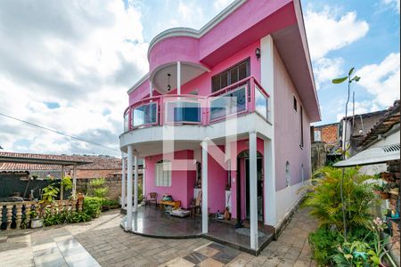 Casa à venda com 170m², 5 quartos e 4 vagas Casa à venda com 170m², 5 quartos e 4 vagasQuintal