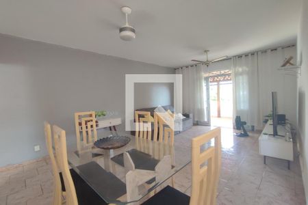 Sala de casa para alugar com 3 quartos, 140m² em Taquara, Rio de Janeiro