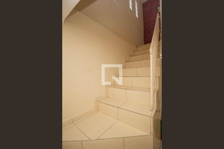 Casa à venda com 140m², 4 quartos e 3 vagasCasa 2 - Escada