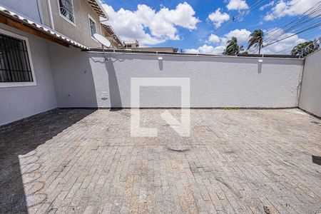 Casa à venda com 115m², 2 quartos e 3 vagas Casa à venda com 115m², 2 quartos e 3 vagasGaragem