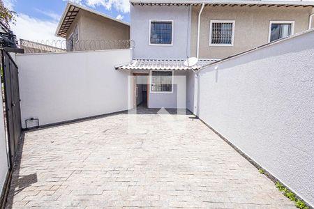 Casa à venda com 115m², 2 quartos e 3 vagas Casa à venda com 115m², 2 quartos e 3 vagasGaragem