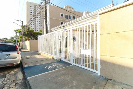 Apartamento para alugar com 46m², 2 quartos e sem vaga Apartamento para alugar com 46m², 2 quartos e sem vagaFachada