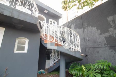 Casa à venda com 173m², 3 quartos e 3 vagasEscada