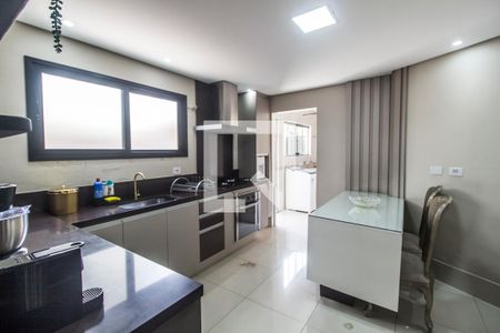 Casa de condomínio para alugar com 390m², 3 quartos e 2 vagasCozinha