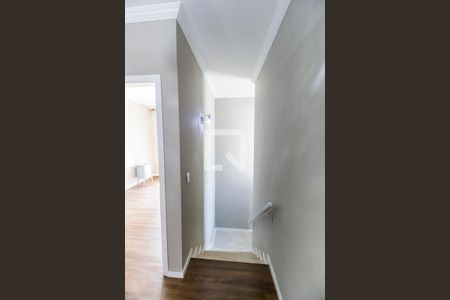 Casa de condomínio para alugar com 390m², 3 quartos e 2 vagasEscada