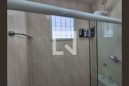 Casa de condomínio à venda com 140m², 4 quartos e 2 vagasBanheiro