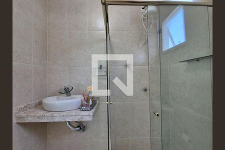 Casa de condomínio à venda com 140m², 4 quartos e 2 vagasBanheiro da suíte