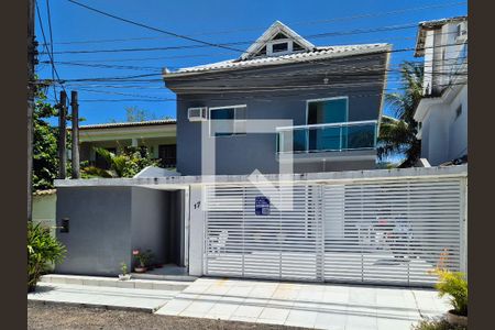 Casa de condomínio à venda com 140m², 4 quartos e 2 vagasFachada