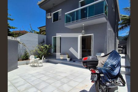 Casa de condomínio à venda com 140m², 4 quartos e 2 vagasÁrea externa