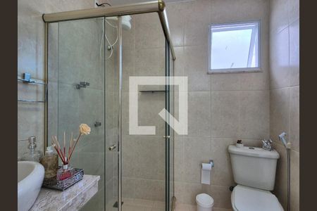 Casa de condomínio à venda com 140m², 4 quartos e 2 vagasBanheiro da suíte