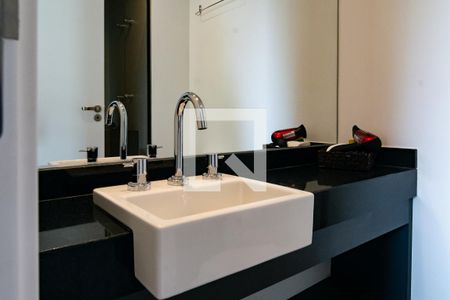 Banheiro de apartamento para alugar com 1 quarto, 33m² em Consolação, São Paulo