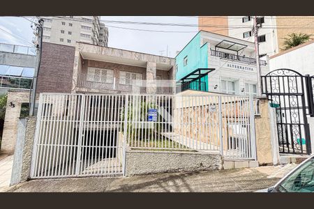 Casa à venda com 297m², 4 quartos e 4 vagas Casa à venda com 297m², 4 quartos e 4 vagasFachada