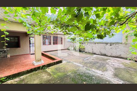 Casa à venda com 297m², 4 quartos e 4 vagas Casa à venda com 297m², 4 quartos e 4 vagasQuintal