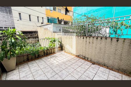 Casa à venda com 297m², 4 quartos e 4 vagas Casa à venda com 297m², 4 quartos e 4 vagasQuintal