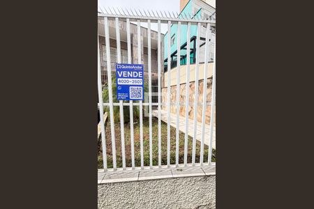 Casa à venda com 297m², 4 quartos e 4 vagas Casa à venda com 297m², 4 quartos e 4 vagasFachada