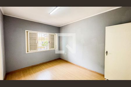 Casa à venda com 297m², 4 quartos e 4 vagas Casa à venda com 297m², 4 quartos e 4 vagasSuite