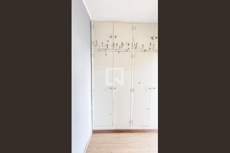 Casa à venda com 297m², 4 quartos e 4 vagas Casa à venda com 297m², 4 quartos e 4 vagasCloset da suíte