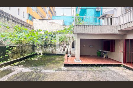 Casa à venda com 297m², 4 quartos e 4 vagas Casa à venda com 297m², 4 quartos e 4 vagasQuintal