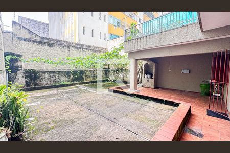 Casa à venda com 297m², 4 quartos e 4 vagas Casa à venda com 297m², 4 quartos e 4 vagasQuintal