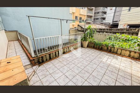 Casa à venda com 297m², 4 quartos e 4 vagas Casa à venda com 297m², 4 quartos e 4 vagasQuintal