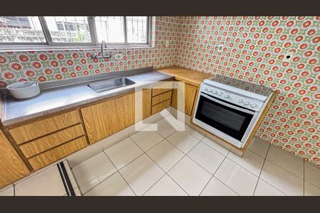 Casa à venda com 297m², 4 quartos e 4 vagas Casa à venda com 297m², 4 quartos e 4 vagasCozinha - Sala de Jantar