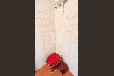 Casa à venda com 297m², 4 quartos e 4 vagas Casa à venda com 297m², 4 quartos e 4 vagasGaragem - Banheiro