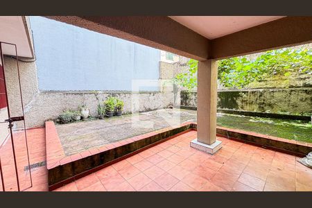 Casa à venda com 297m², 4 quartos e 4 vagas Casa à venda com 297m², 4 quartos e 4 vagasQuintal