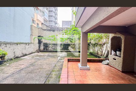 Casa à venda com 297m², 4 quartos e 4 vagas Casa à venda com 297m², 4 quartos e 4 vagasQuintal