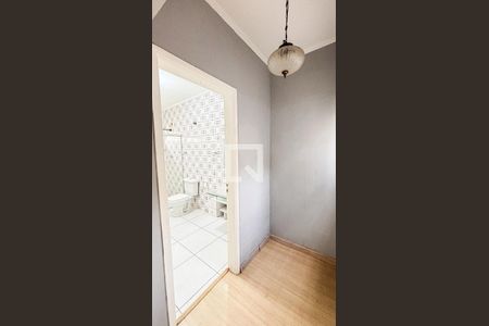 Casa à venda com 297m², 4 quartos e 4 vagas Casa à venda com 297m², 4 quartos e 4 vagasBanheiro