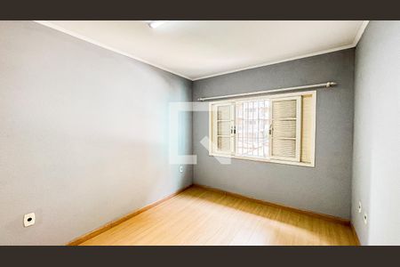 Casa à venda com 297m², 4 quartos e 4 vagas Casa à venda com 297m², 4 quartos e 4 vagasQuarto 3