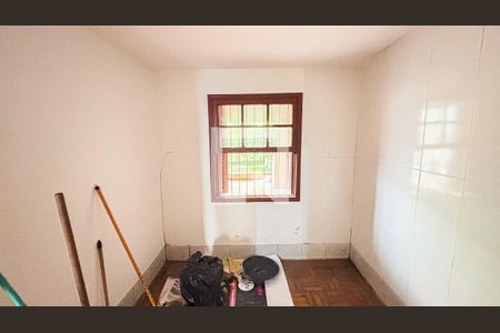 Casa à venda com 297m², 4 quartos e 4 vagas Casa à venda com 297m², 4 quartos e 4 vagasQuarto da Garagem