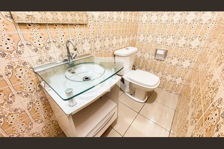 Casa à venda com 297m², 4 quartos e 4 vagas Casa à venda com 297m², 4 quartos e 4 vagasLavabo